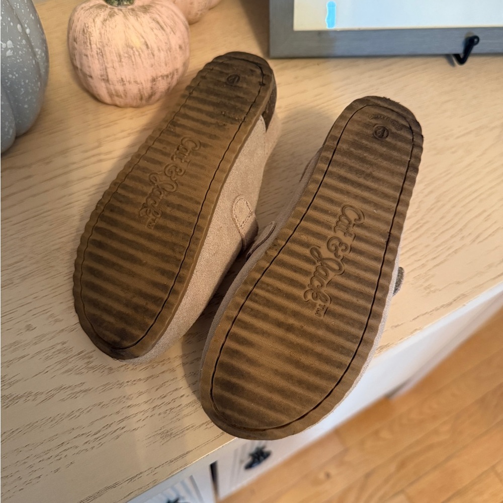 Cat and Jack | TODDLER BERLIN CLOGS | Beige Suede Buckle Strap Clogs | Size 12T - Picture 4 of 4
